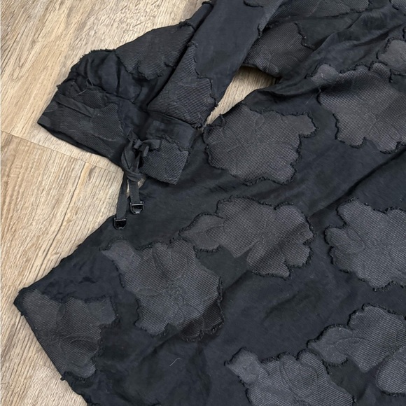 Karl Lagerfeld • Floral Black Lace Burnout Top - Picture 8 of 10